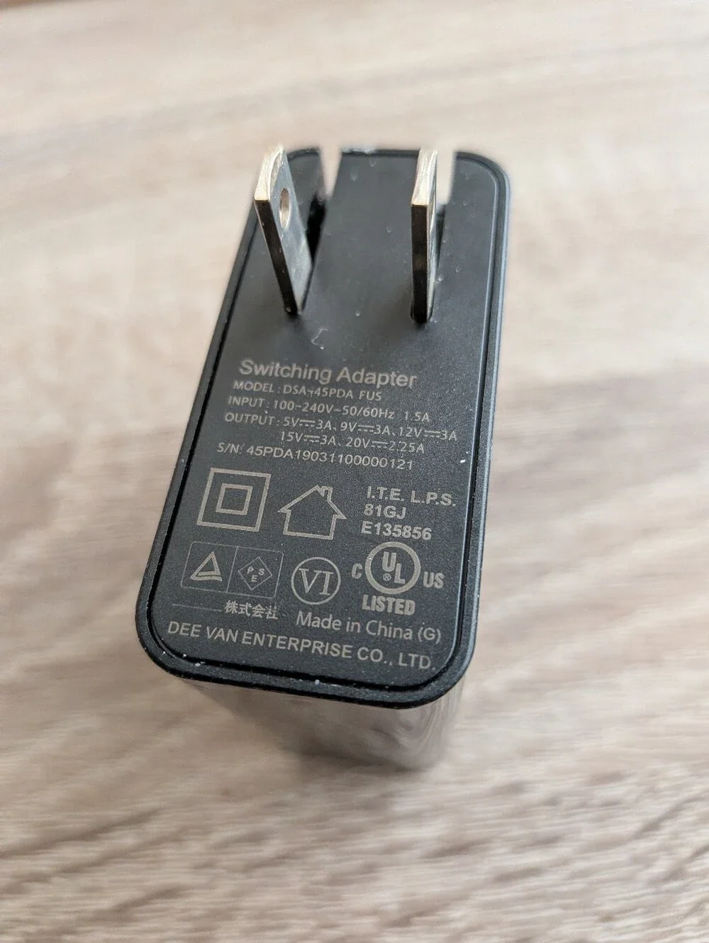 Black Switching Power Adapter Charger type C Ecoflow